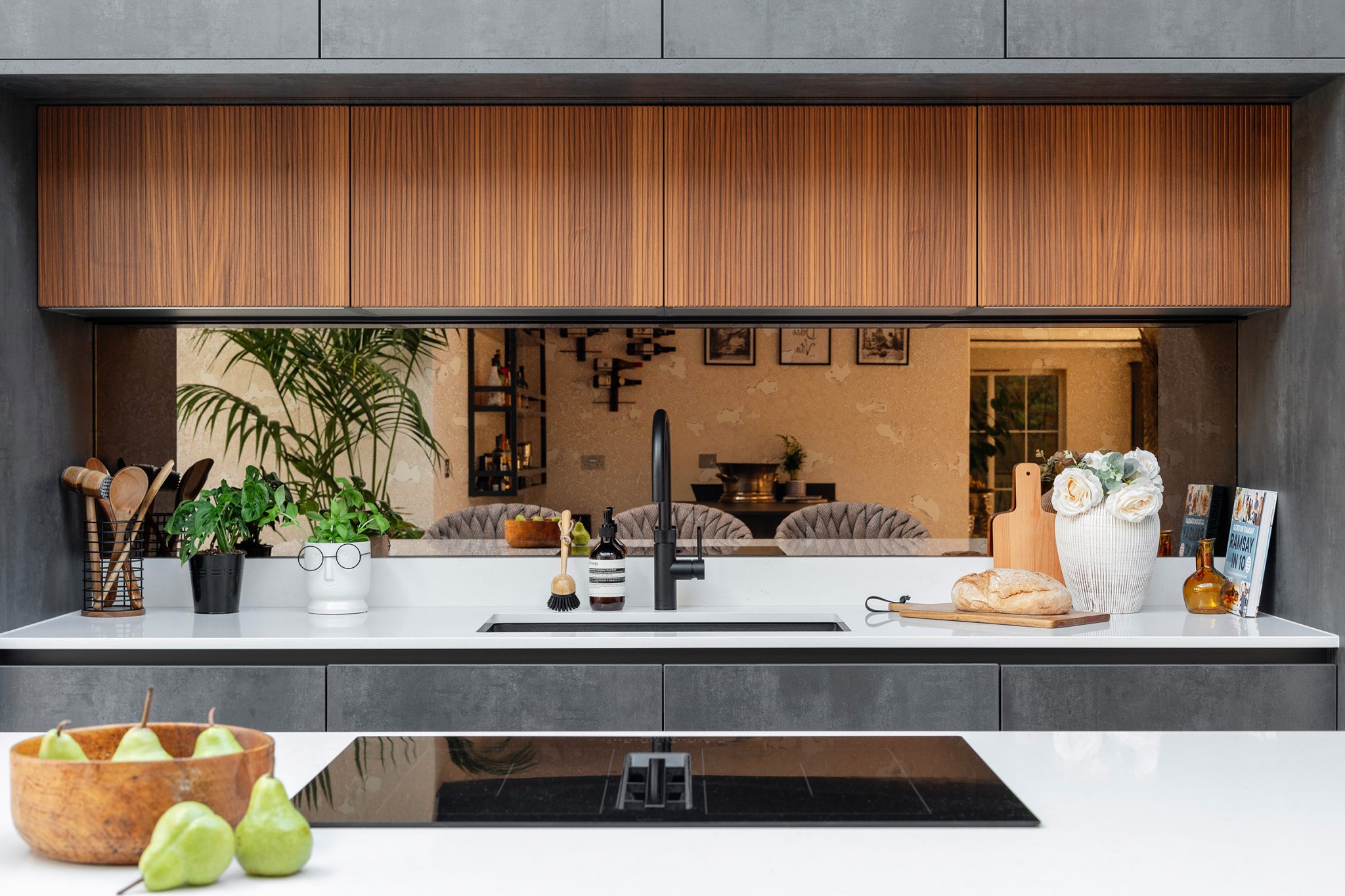 Picture Idea: A Luxury Kitchen And Bar Design With The Wow Factor
