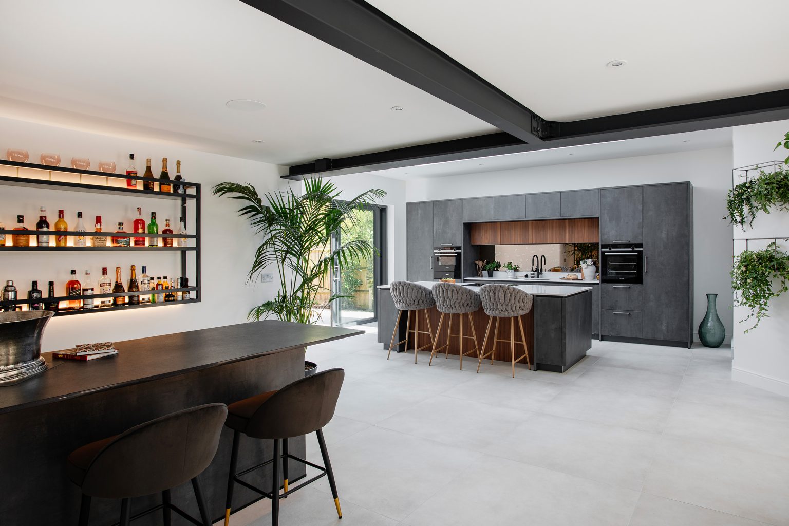 An Upscale Kitchen and Bar With the Wow Factor