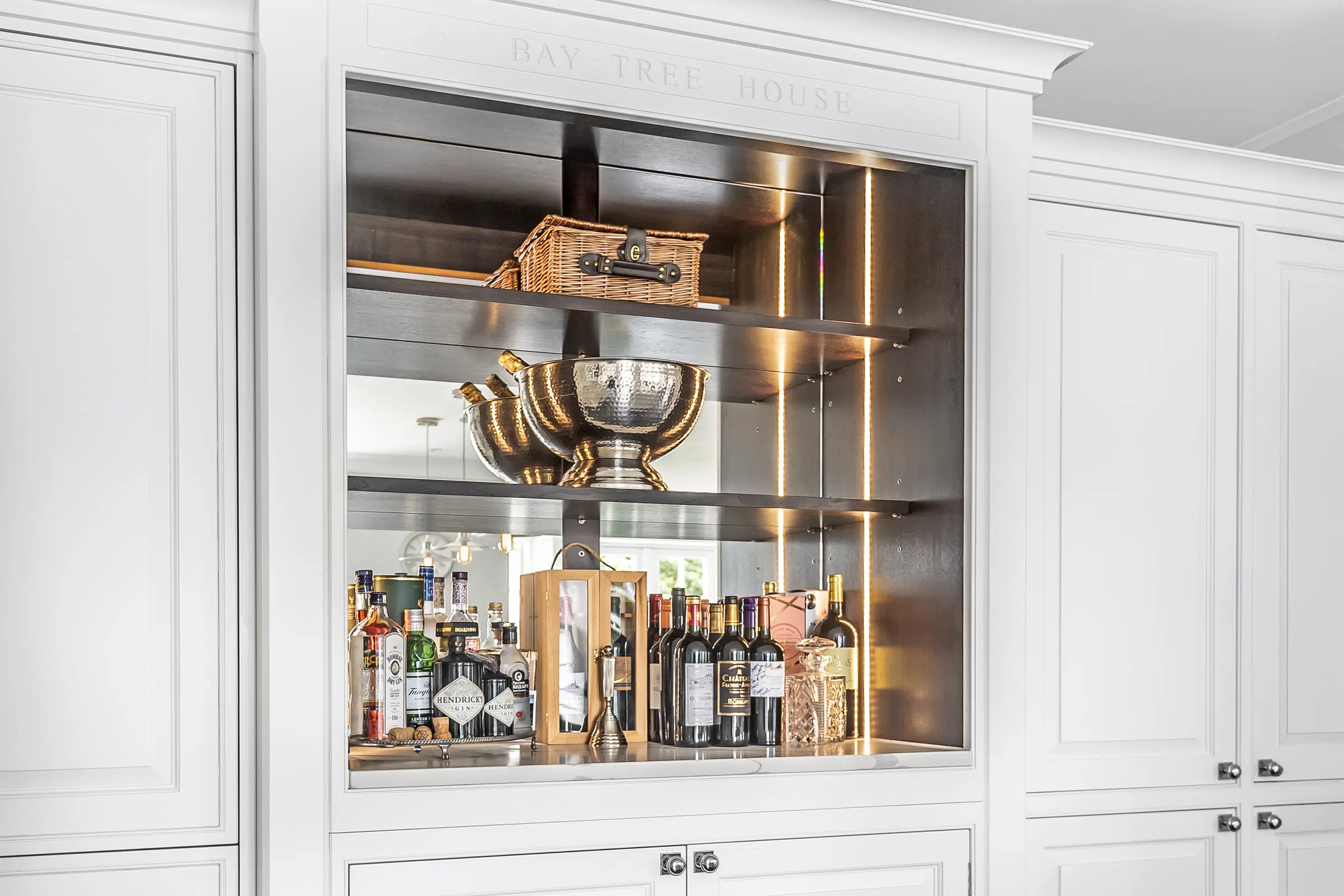 Statement bar pantry for bespoke handmade shaker kitchen design 2026.