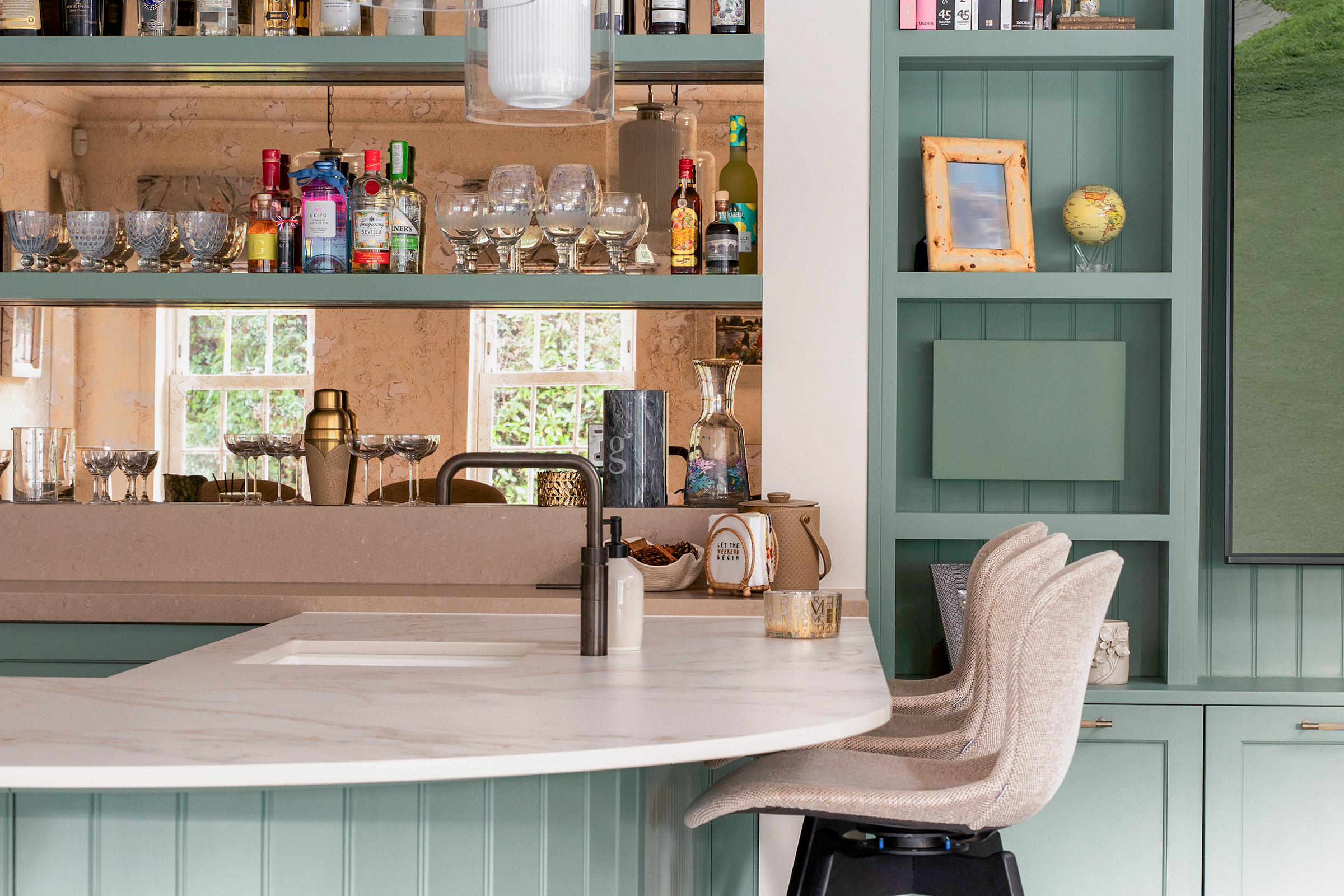Curved bar with home project in Berkshire.