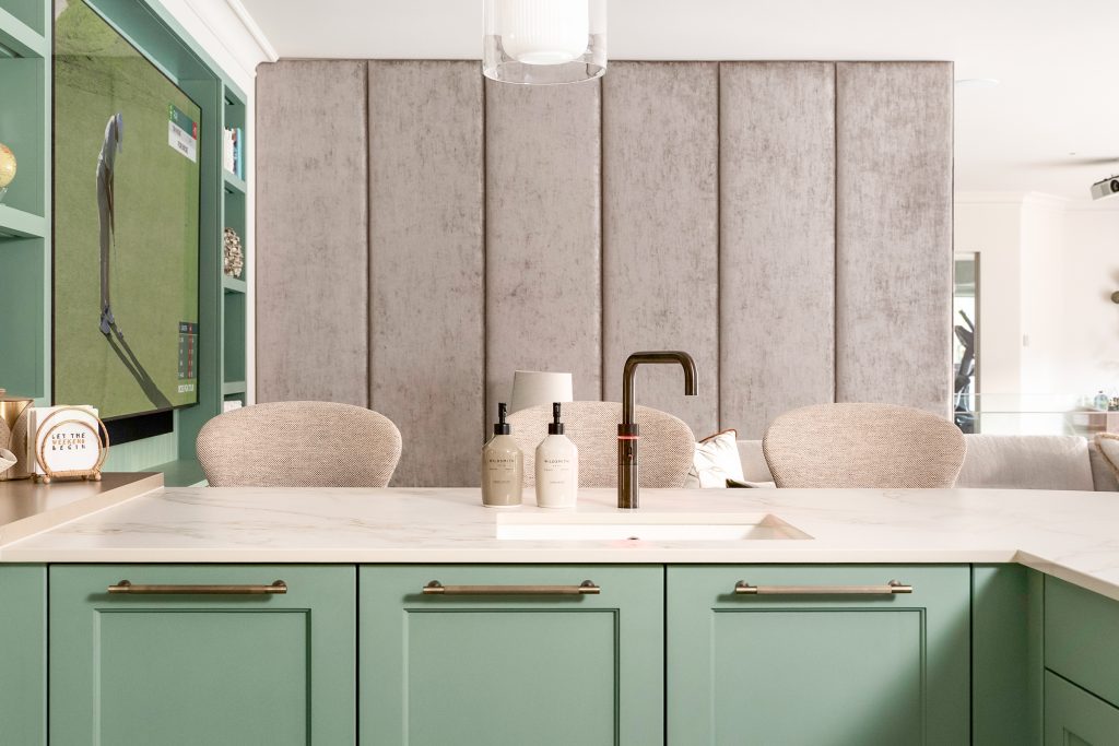 Davonport shaker cabinetry in KCA home bar.