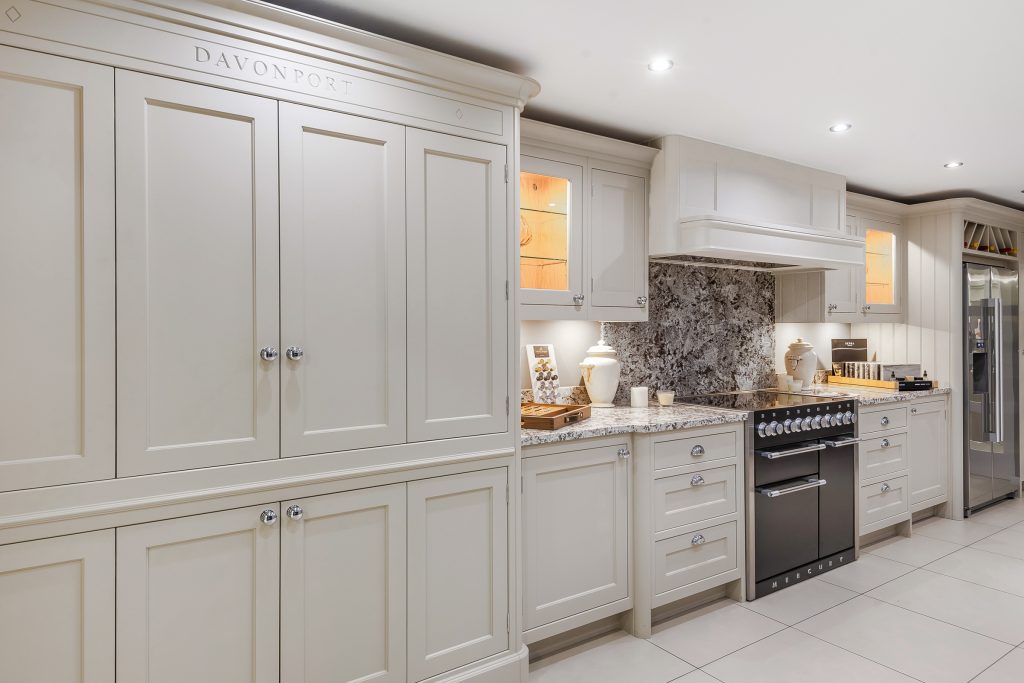 Traditional English shaker kitchen with range cooker, mantel and handcrafted pantry by KCA and Davonport furniture.