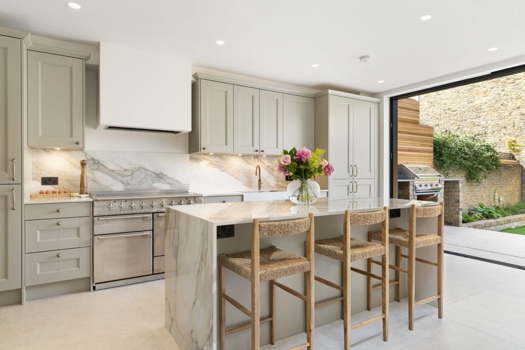 A luxury transitional shaker kitchen design by KCA.