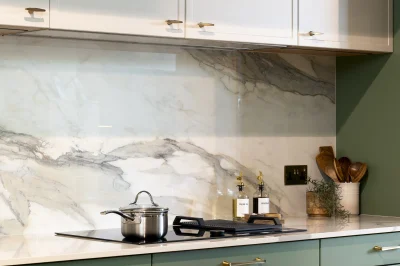 Statement sintered stone kitchen splashback.